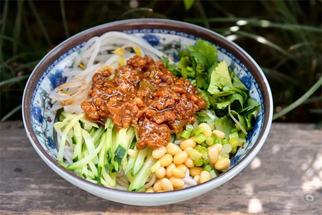 吃過(guò)就忘不掉的北京炸醬面做法，調(diào)味料廠(chǎng)家分享做法