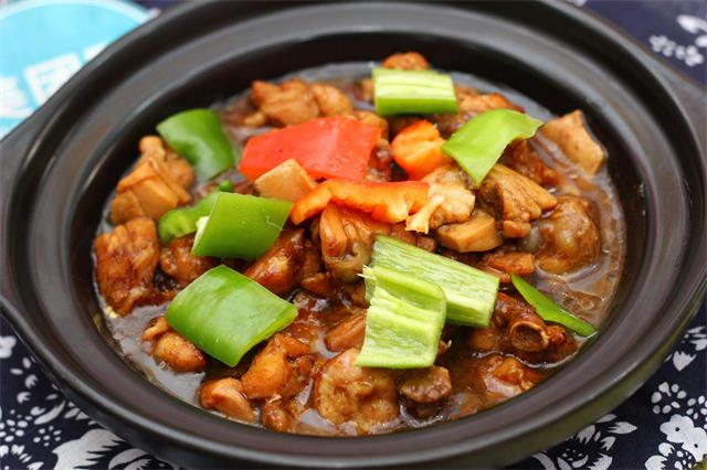黃燜雞好吃的法寶巧娱，黃燜雞醬料代加工是關(guān)鍵！